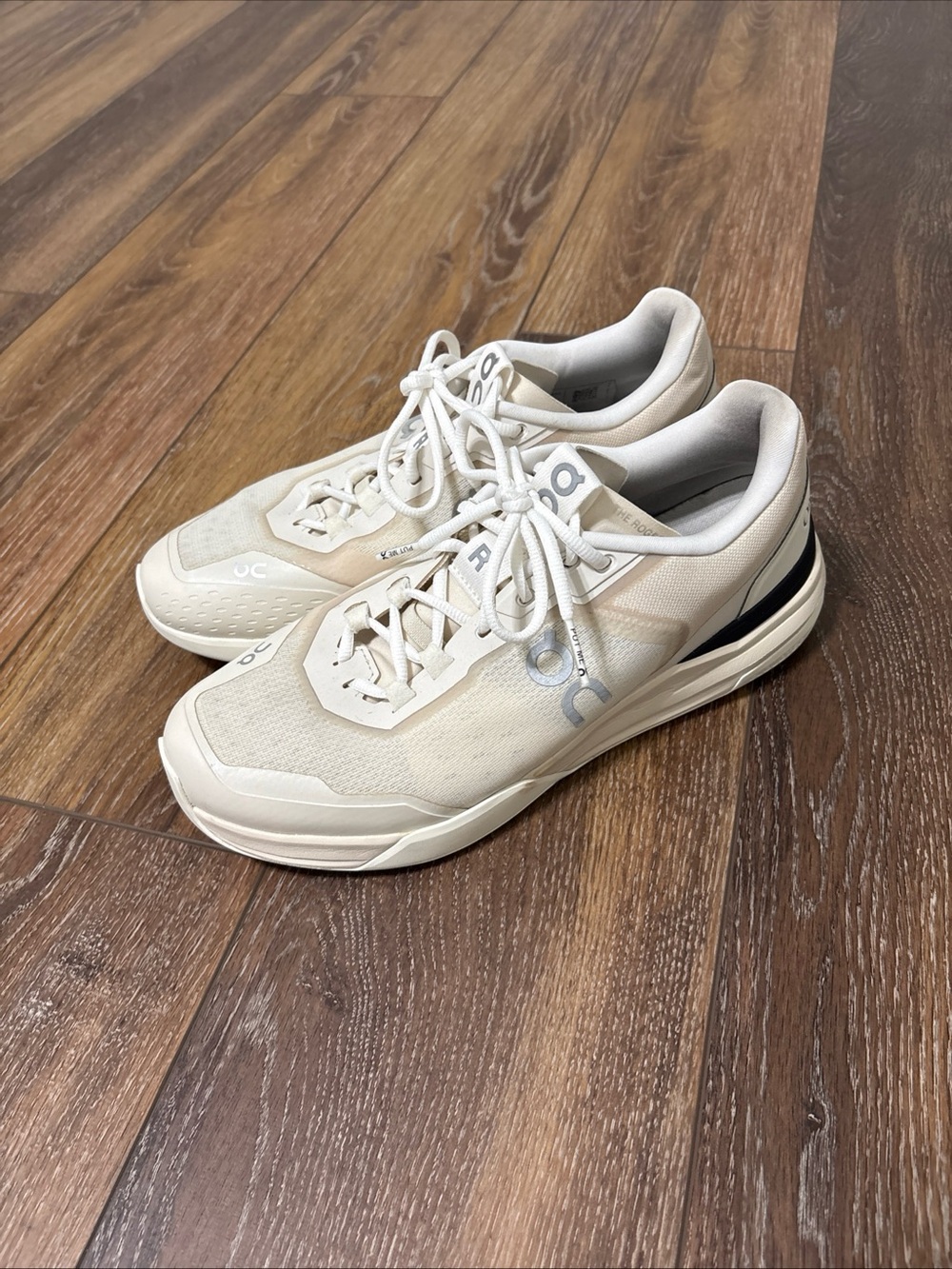 Men's On The Roger Advantage Pro Shoes - Size 10 cream tennis pickleball shoes